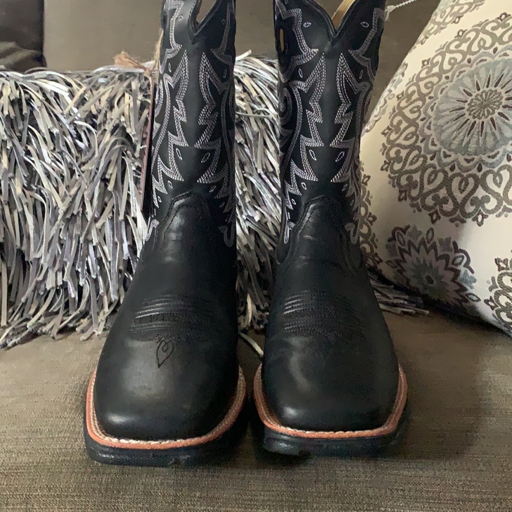 Durango ladies leather boots size 9. Cowboy style